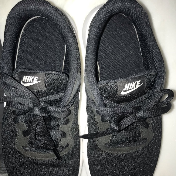 Sold! Nike blk /White EUC 4 youth - Picture 6 of 7